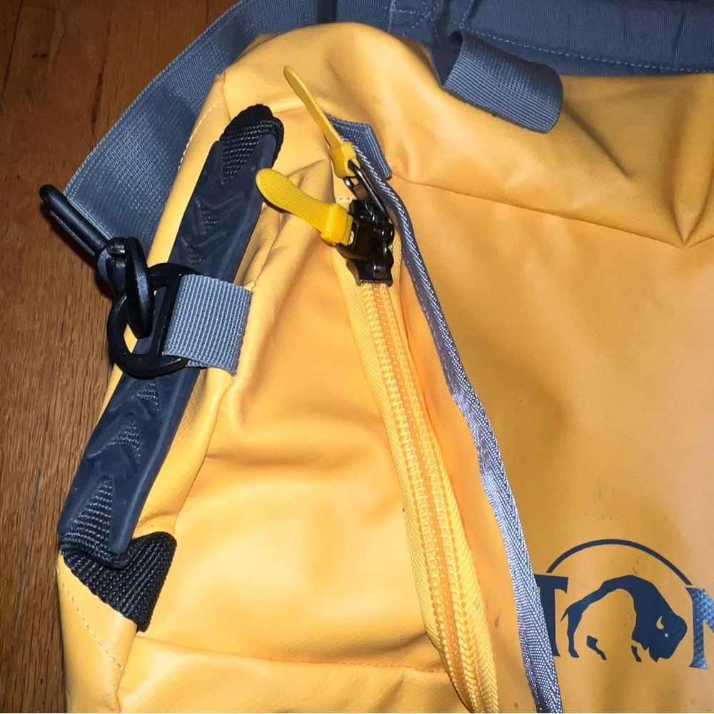 Tatonka Barrel XS Travel bag with removable shoulder strap. Excellent condition.